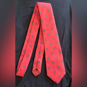 Red Patterned Men's Tie with Geometric Motif